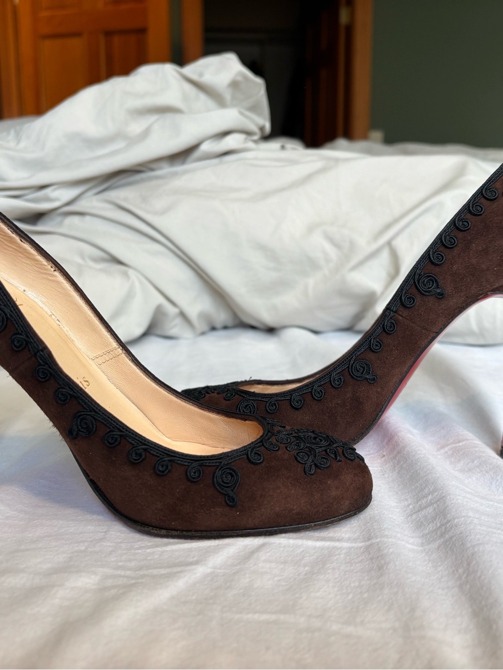 Christian louboutin Brown Suede High Heel Pumps with Black Embroidered Appliqué - Picture 3 of 8